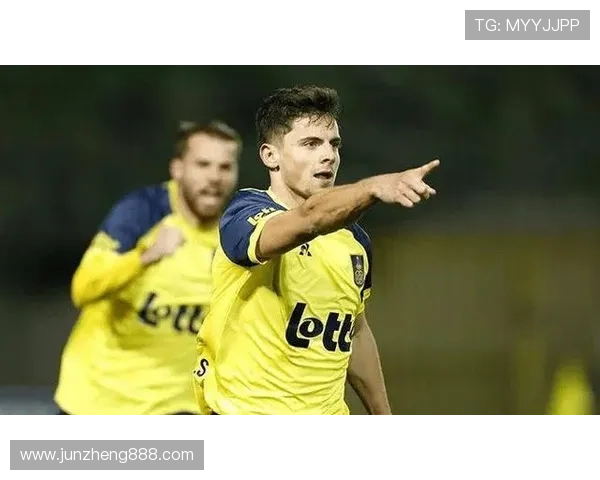 梅赫伦防线表现稳健,球队在新赛季保持竞争力与胜利姿态 梅赫伦防线表现稳健,球队在新赛季保持竞争力与胜利姿态