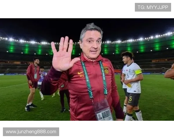 足球明星参与盘查引发热议,球迷呼吁加强体育界监管措施 足球明星参与盘查引发热议,球迷呼吁加强体育界监管措施