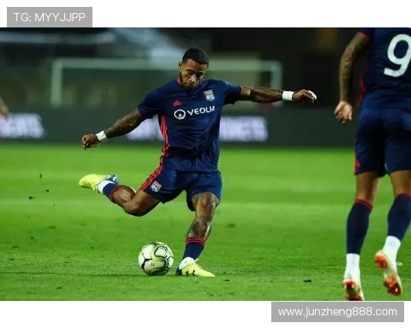 卢卡·科尔内本赛季在英超表现稳健,状态持续提升 卢卡·科尔内本赛季在英超表现稳健,状态持续提升