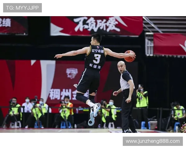 赵继伟今天居然穿成这样，真不像场上那个钢铁硬汉了？